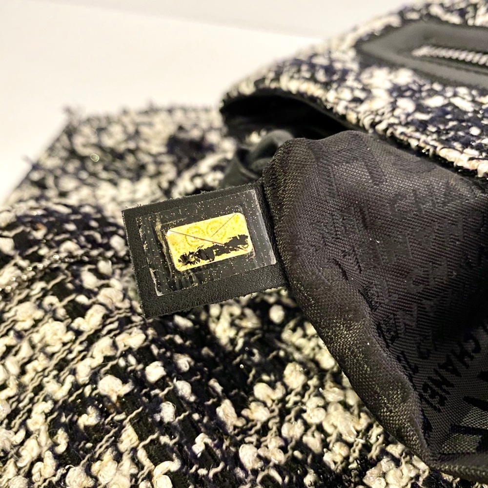 Chanel Tweed Camellia Messenger Flap Bag - Picture 12 of 16